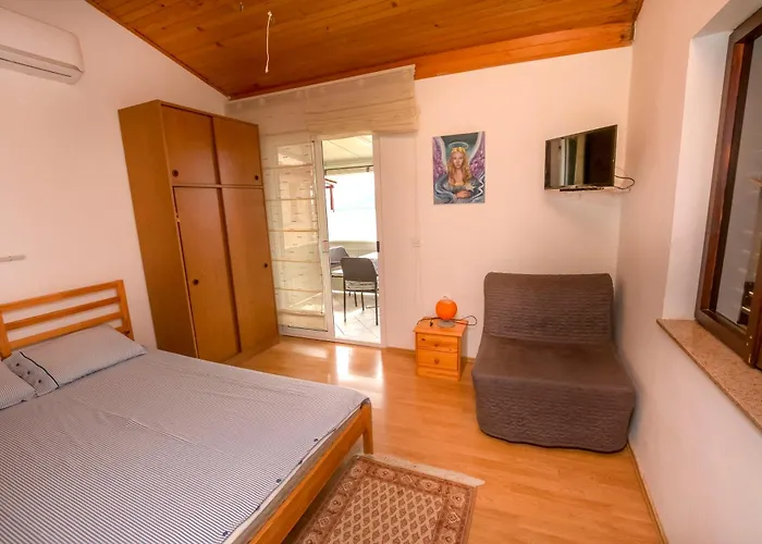 Apartment Mladen *