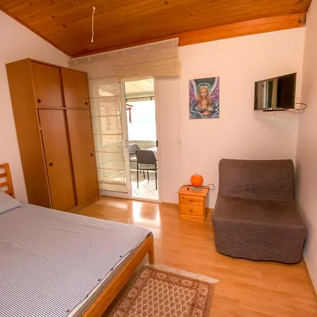 Apartment Mladen *