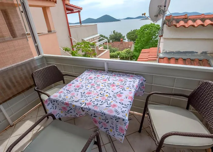 公寓 Mladen 德拉格